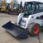Machine de chantier hydraulique Bobcat S220 – Chargeuse compacte professionnelle